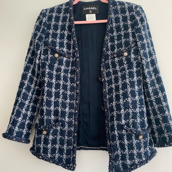 Chanel jacket - Picture 1 of 12